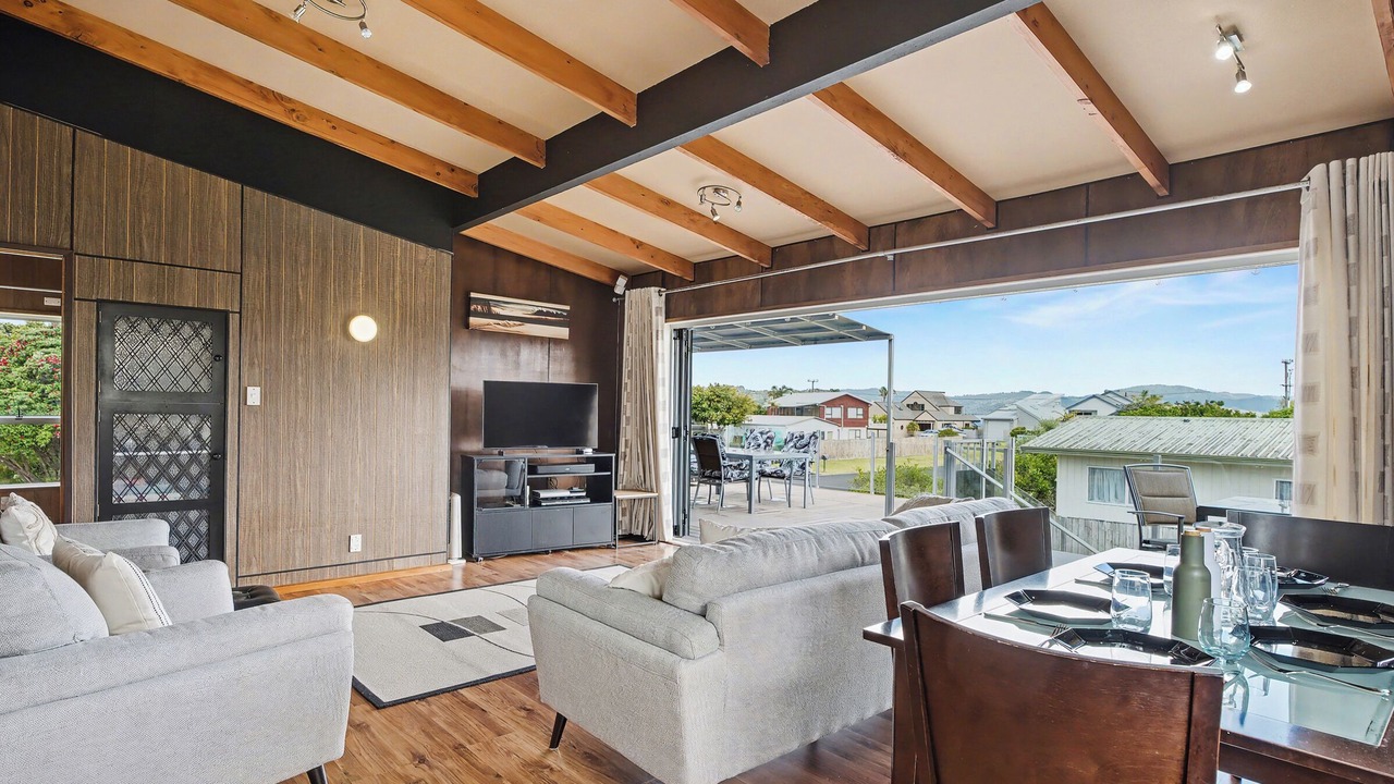 Photo of Livingroom in Cooks Beach