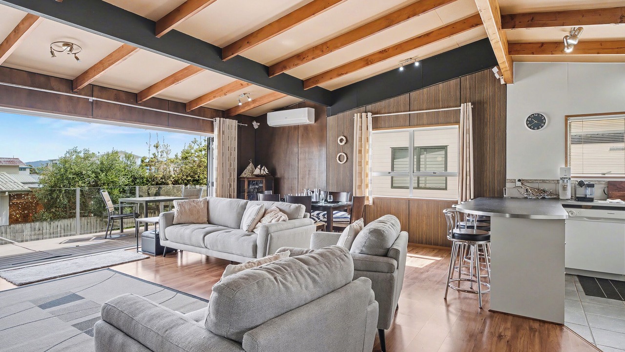 Photo of Livingroom in Cooks Beach
