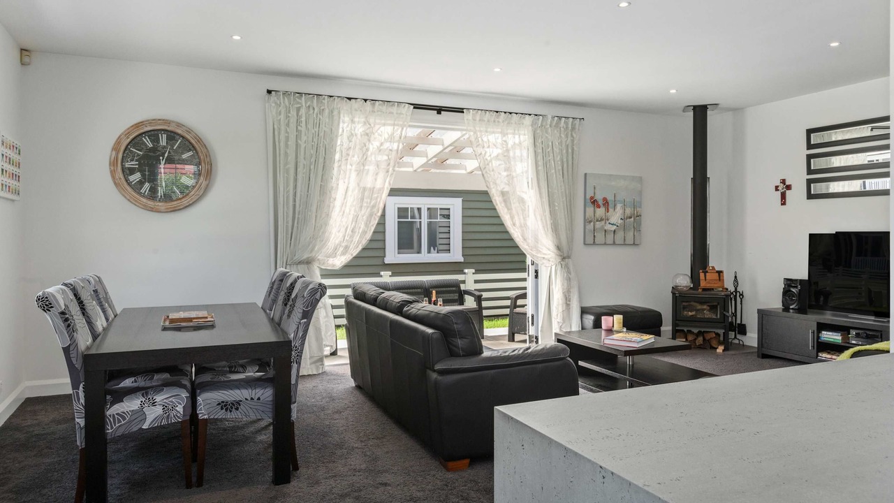Photo of Livingroom in Waihi Beach