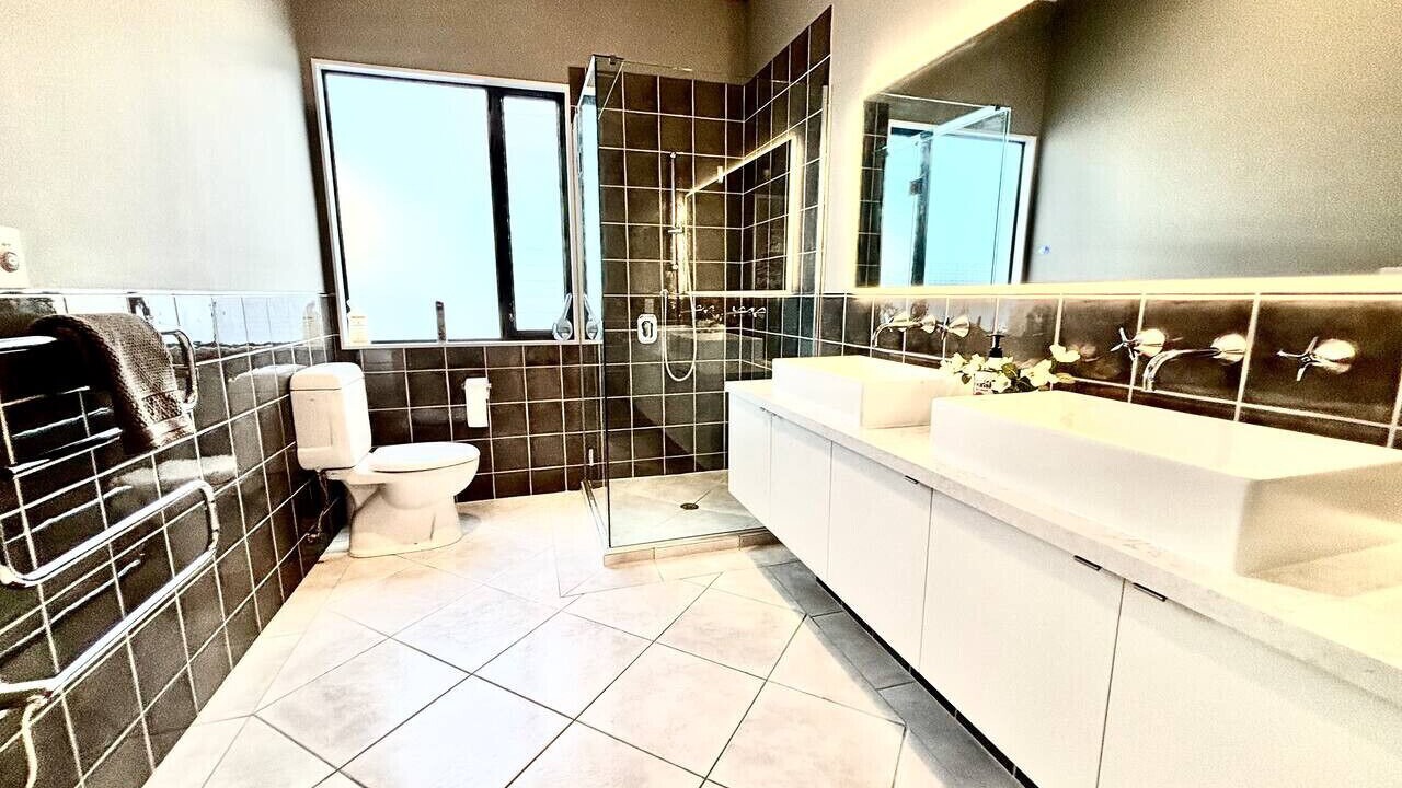 Photo of Bathroom in Omanu