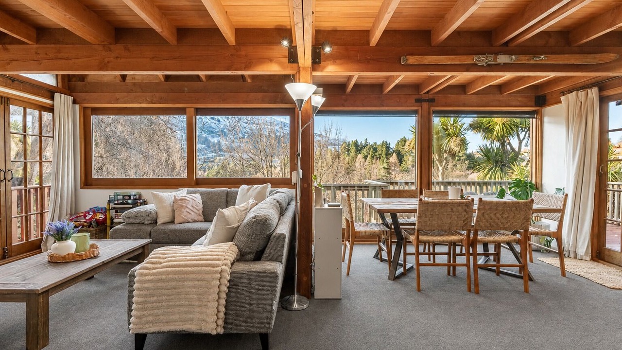 Photo of Livingroom in Arthur's Point