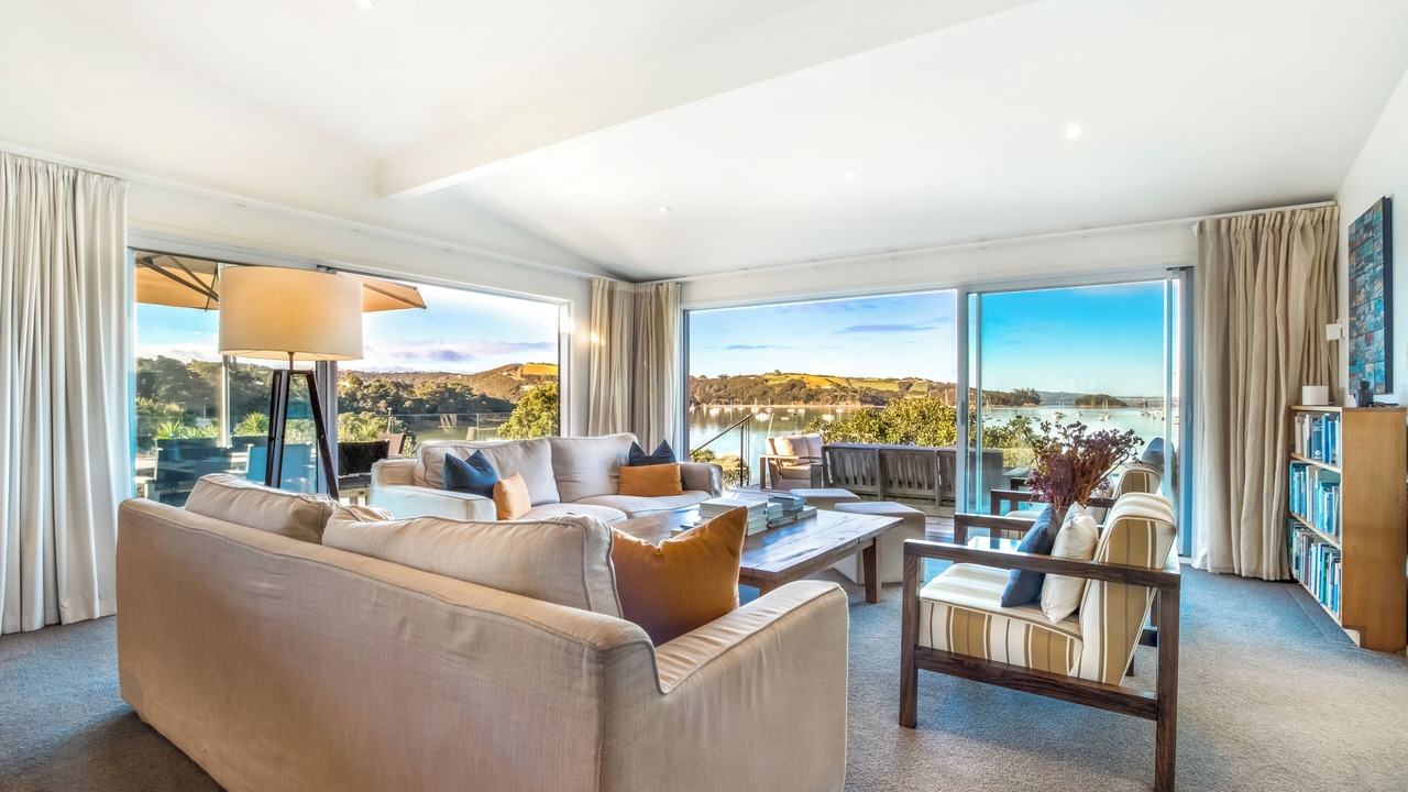 Photo of Livingroom in Surfdale