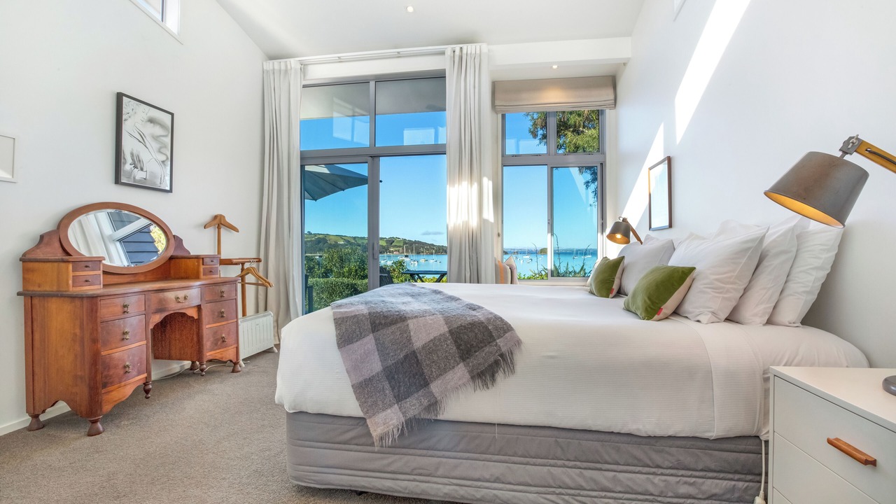 Photo of Bedroom in Surfdale