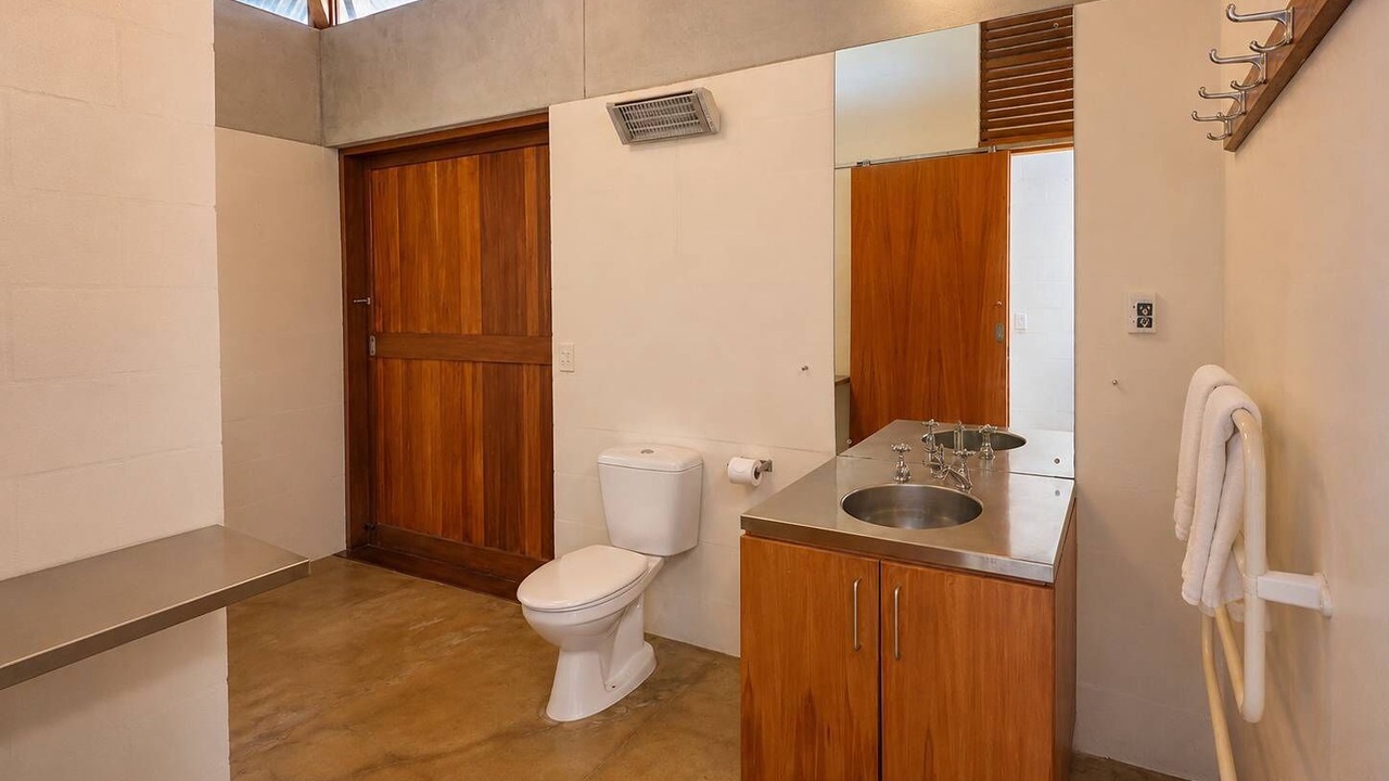 Photo of Bathroom in Onetangi