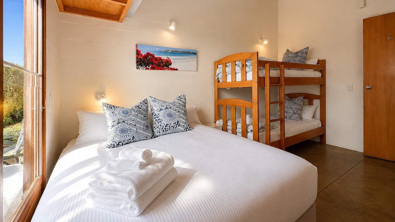 Photo of Bedroom in Onetangi
