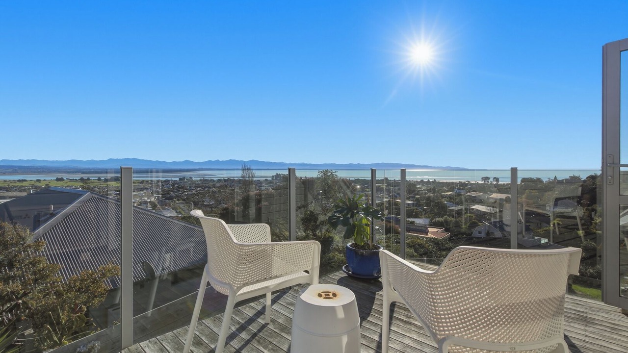 Photo of Patio Balcony in Tahunanui