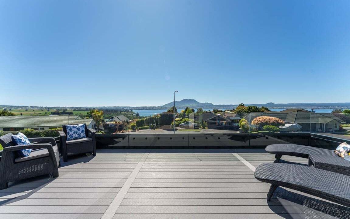 Photo of Patio Balcony in Acacia Bay