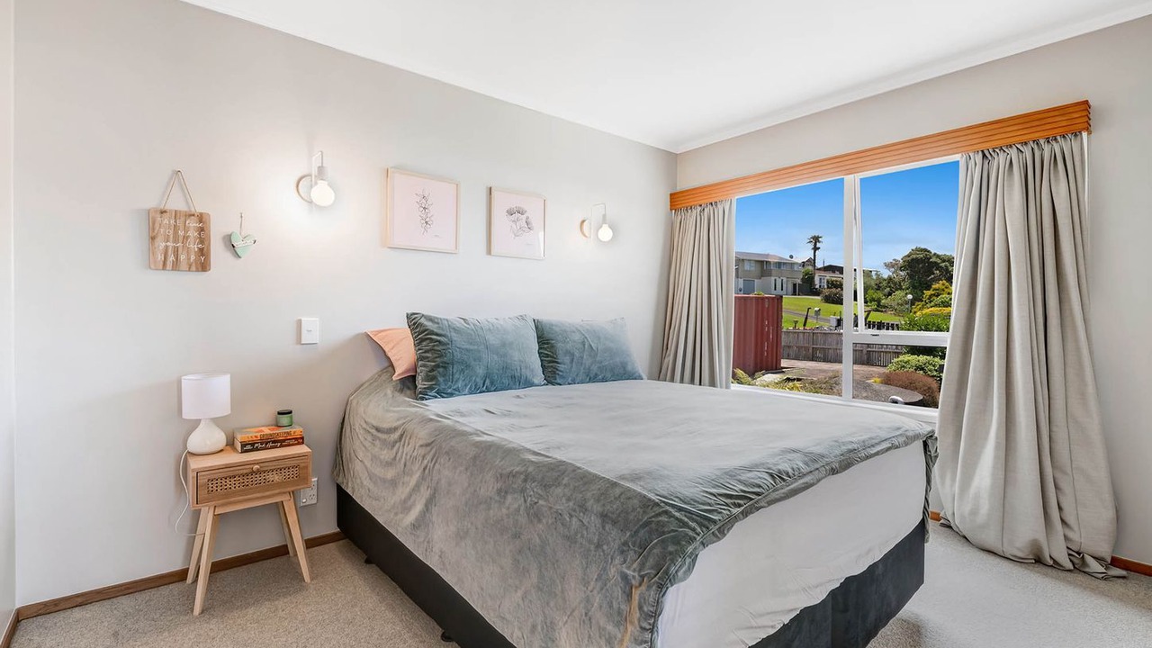 Photo of Bedroom in Snells Beach