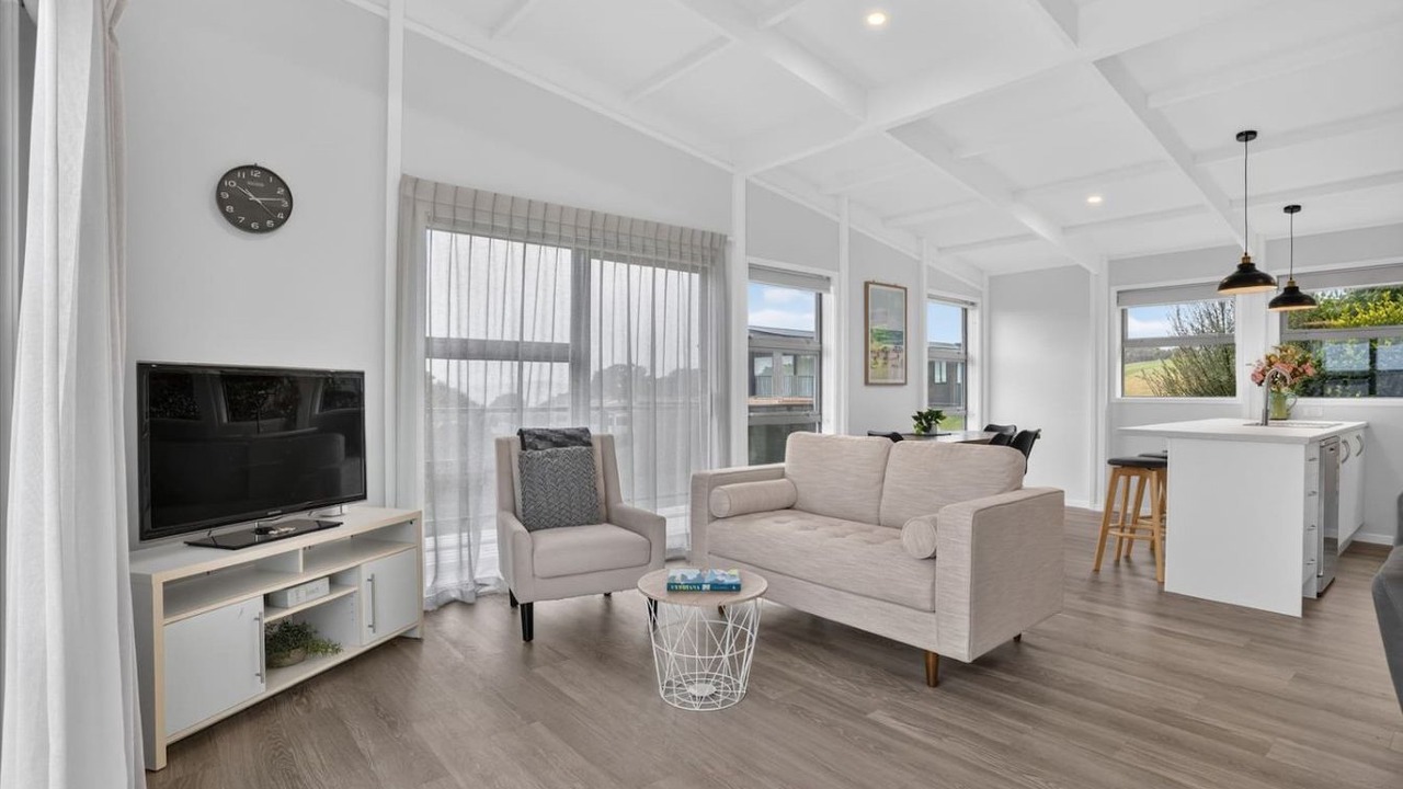 Photo of Livingroom in Langs Beach