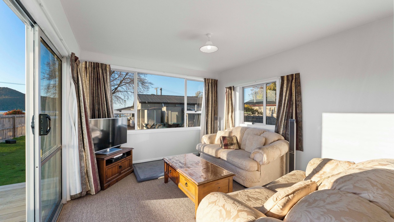 Photo of Livingroom in Motuoapa
