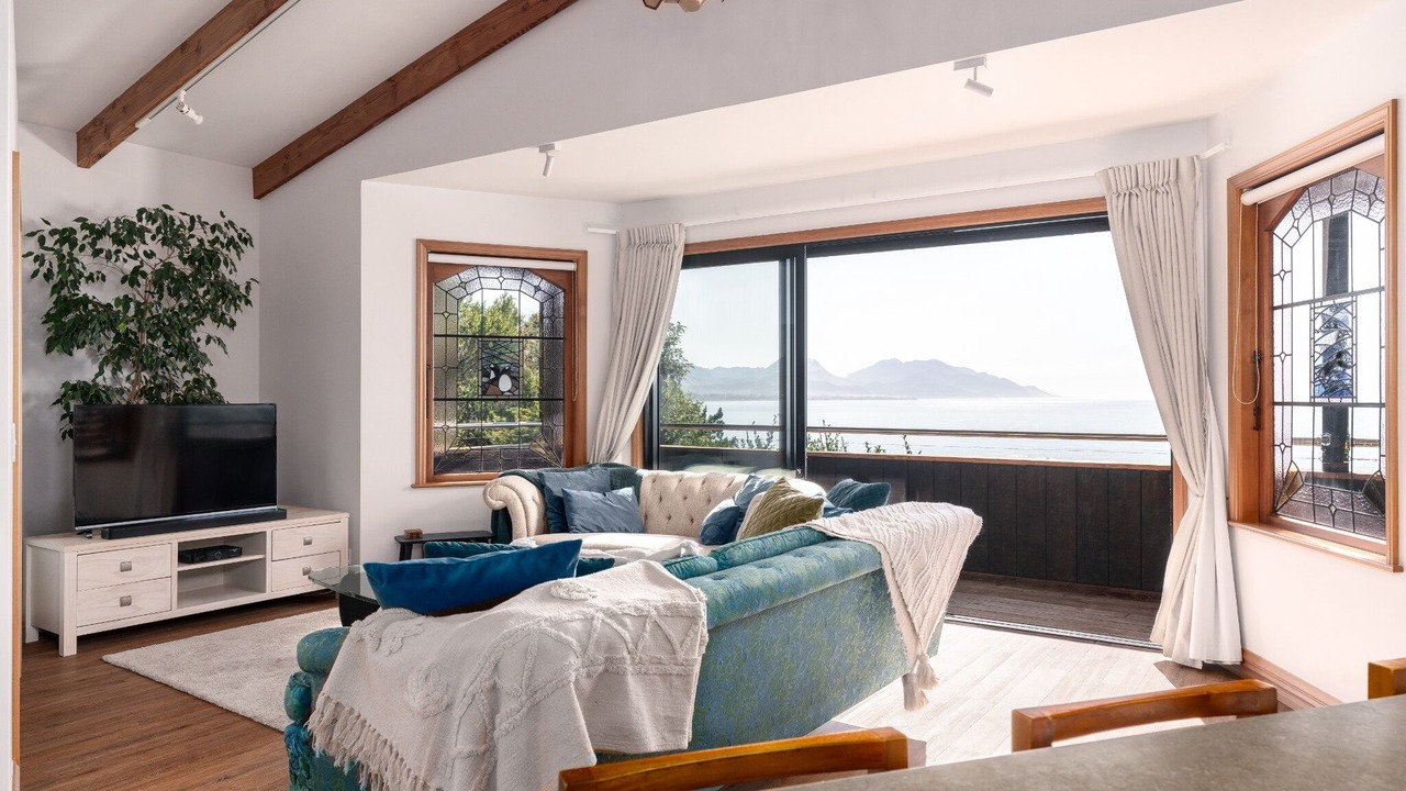 Photo of Livingroom in South Bay