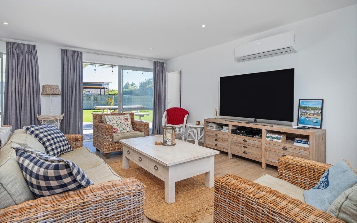 Photo of Livingroom in Cooks Beach