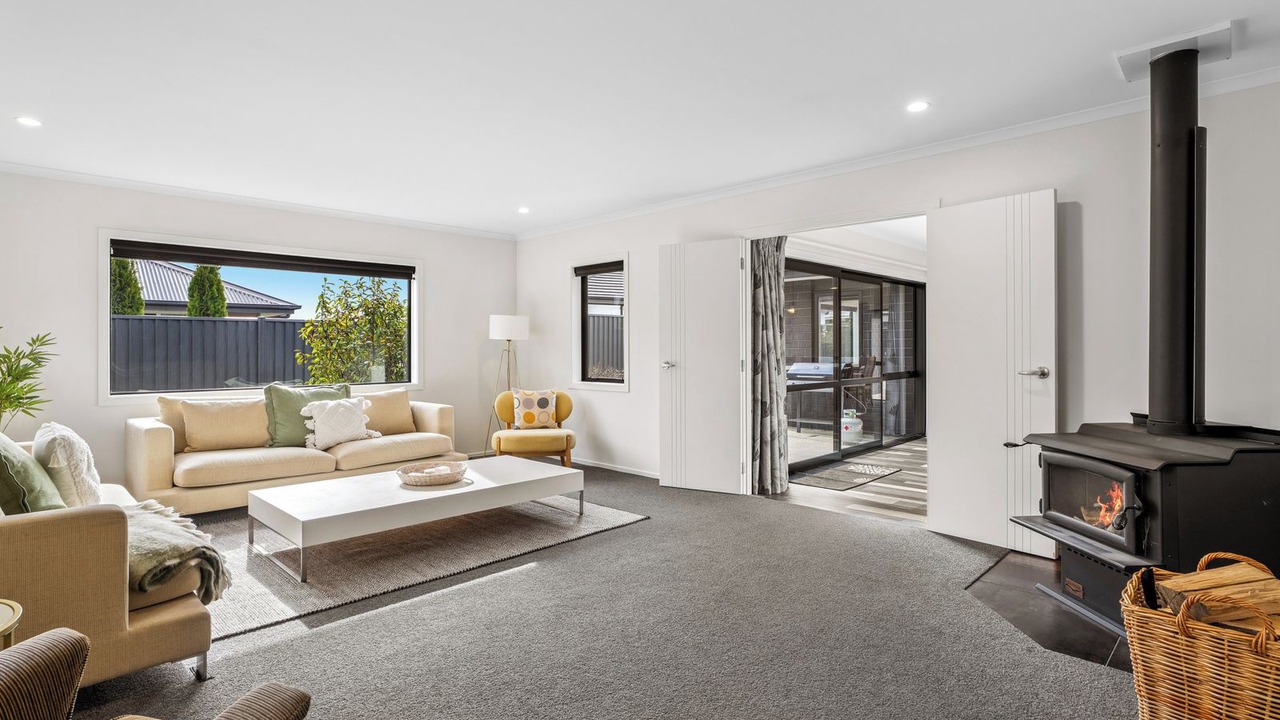 Photo of Livingroom in Lowburn