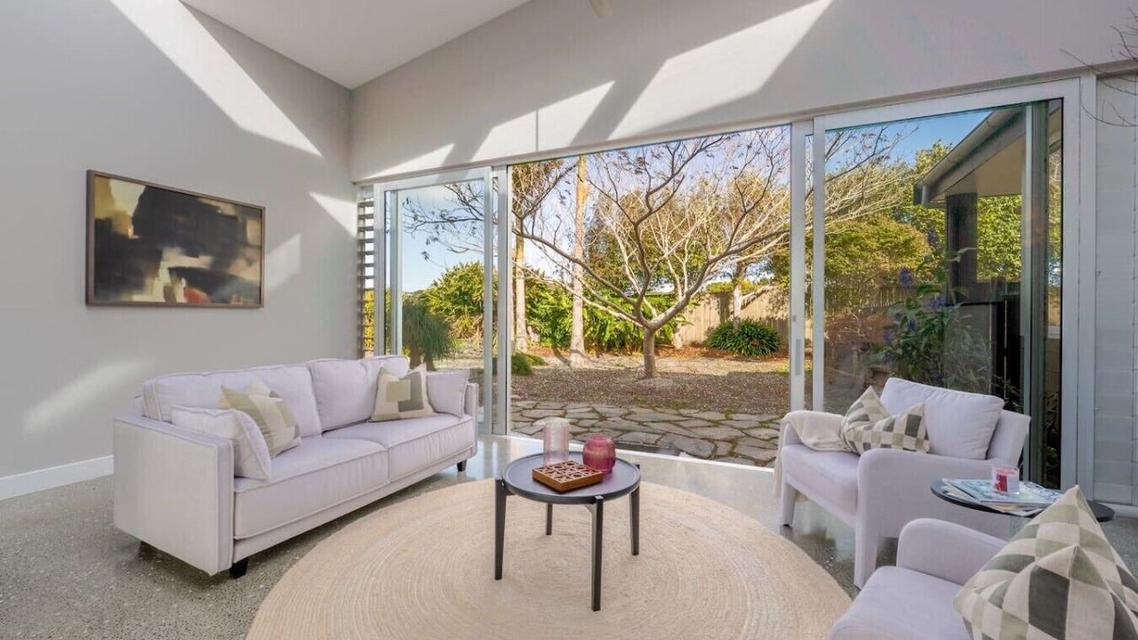 Photo of Livingroom in Snells Beach