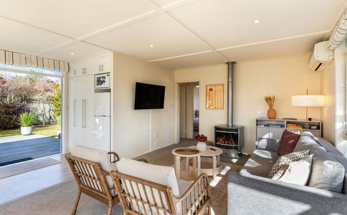 Photo of Livingroom in Two Mile Bay