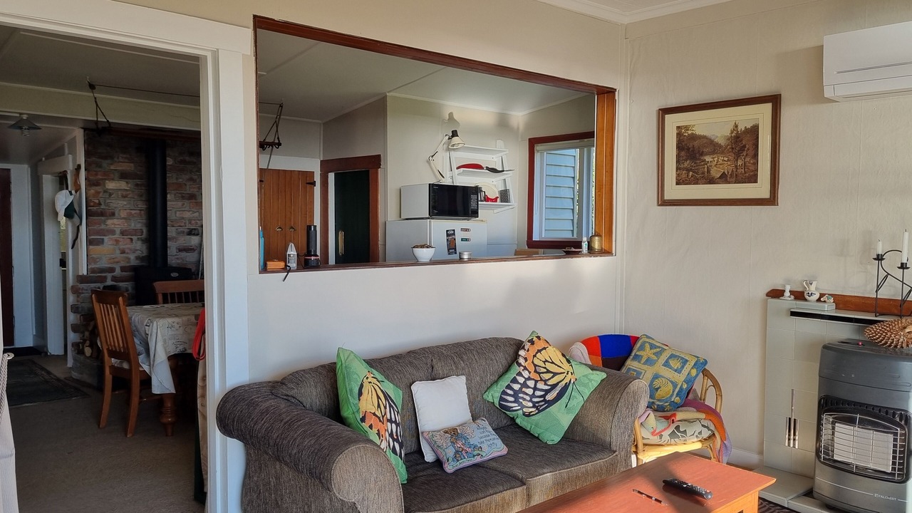 Photo of Livingroom in Ngakawau