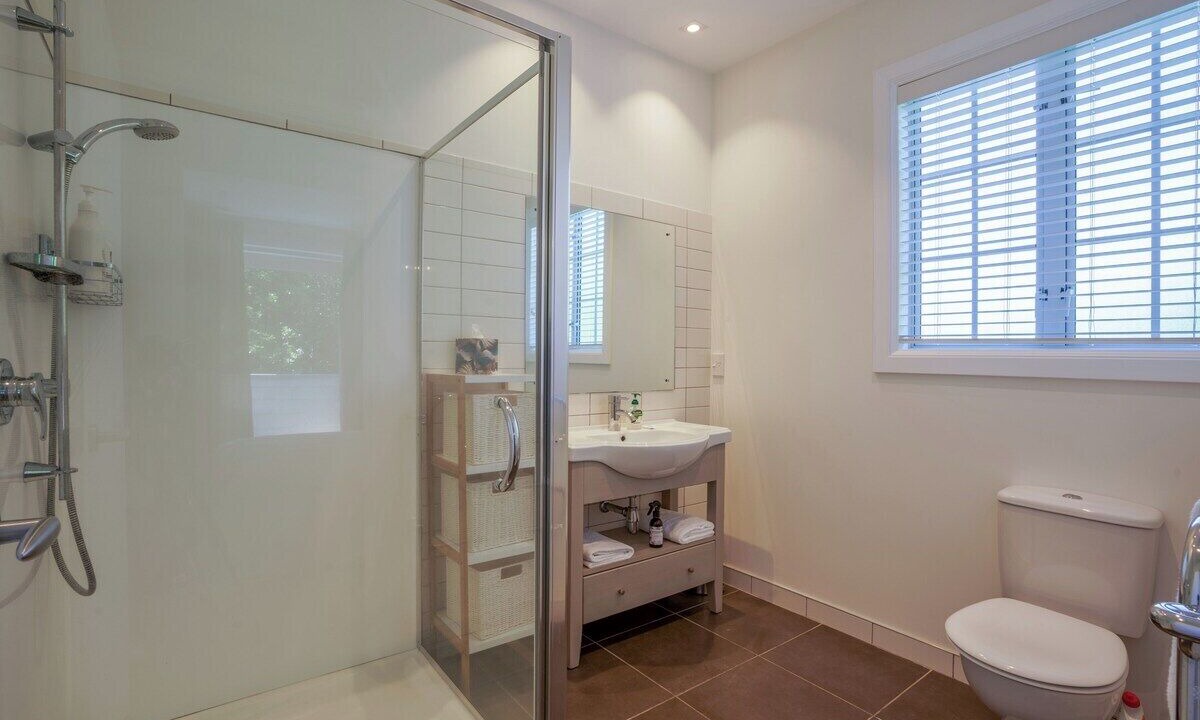 Photo of Bathroom in Russell