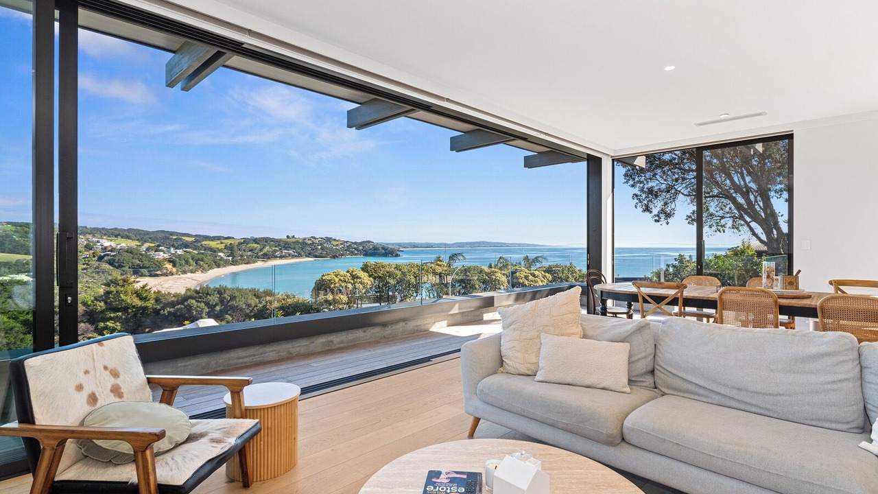 Photo of Livingroom in Langs Beach