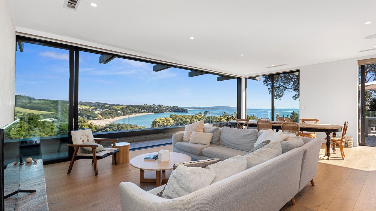 Photo of Livingroom in Langs Beach