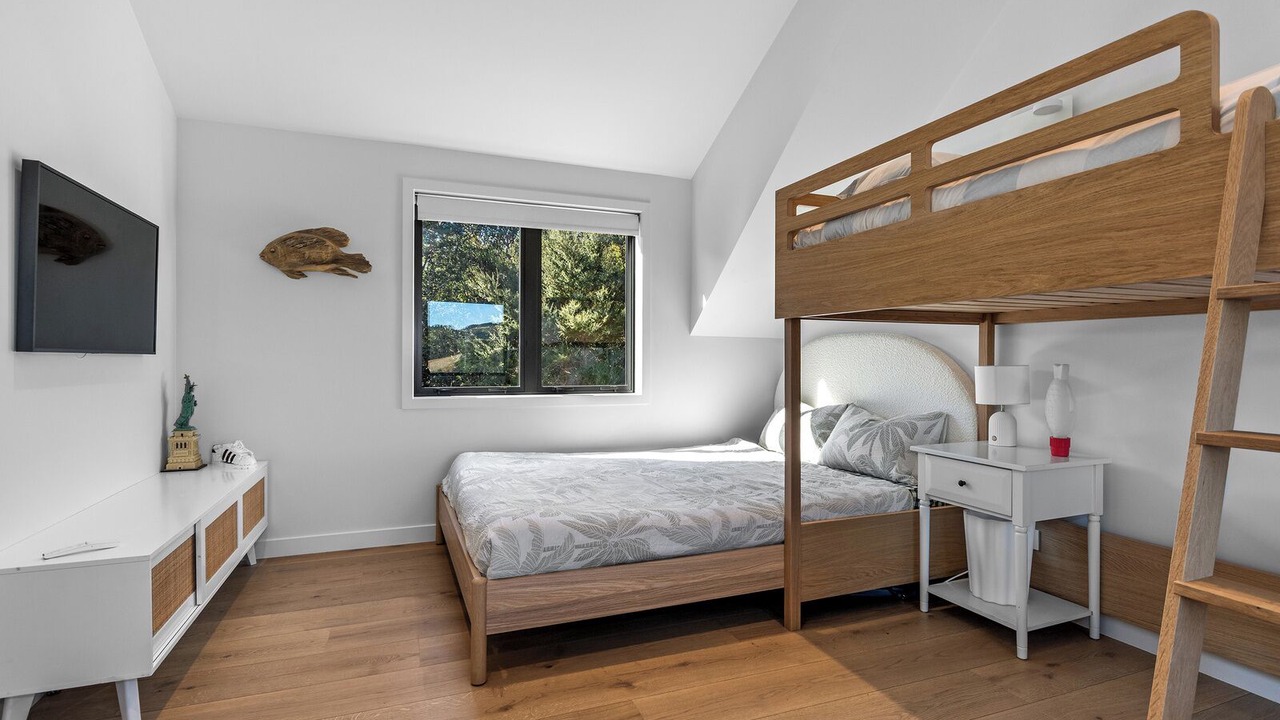 Photo of Bedroom in Langs Beach