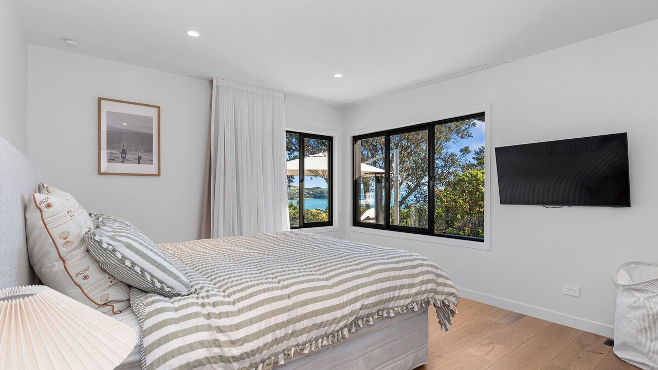 Photo of Bedroom in Langs Beach