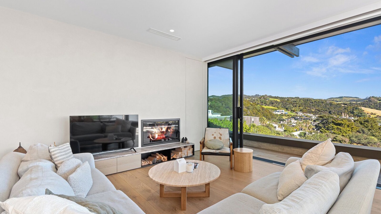 Photo of Livingroom in Langs Beach