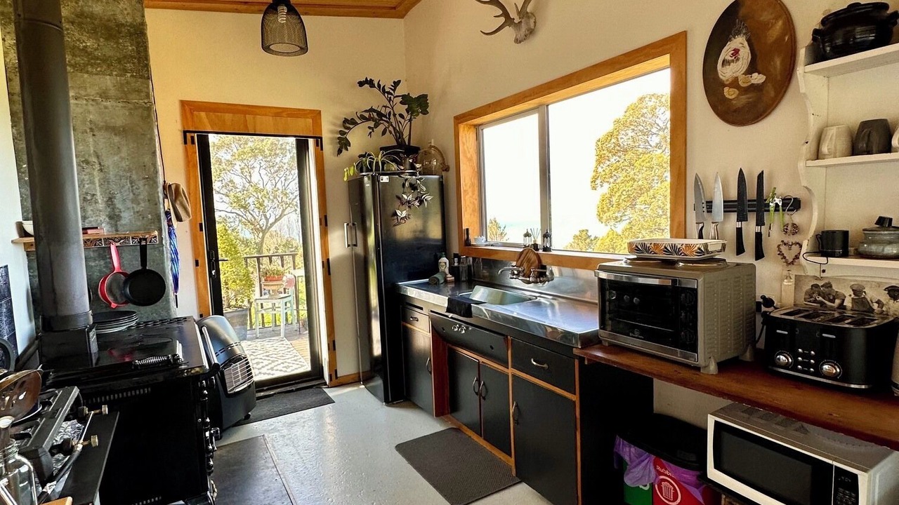 Photo of Kitchen in Gore Bay