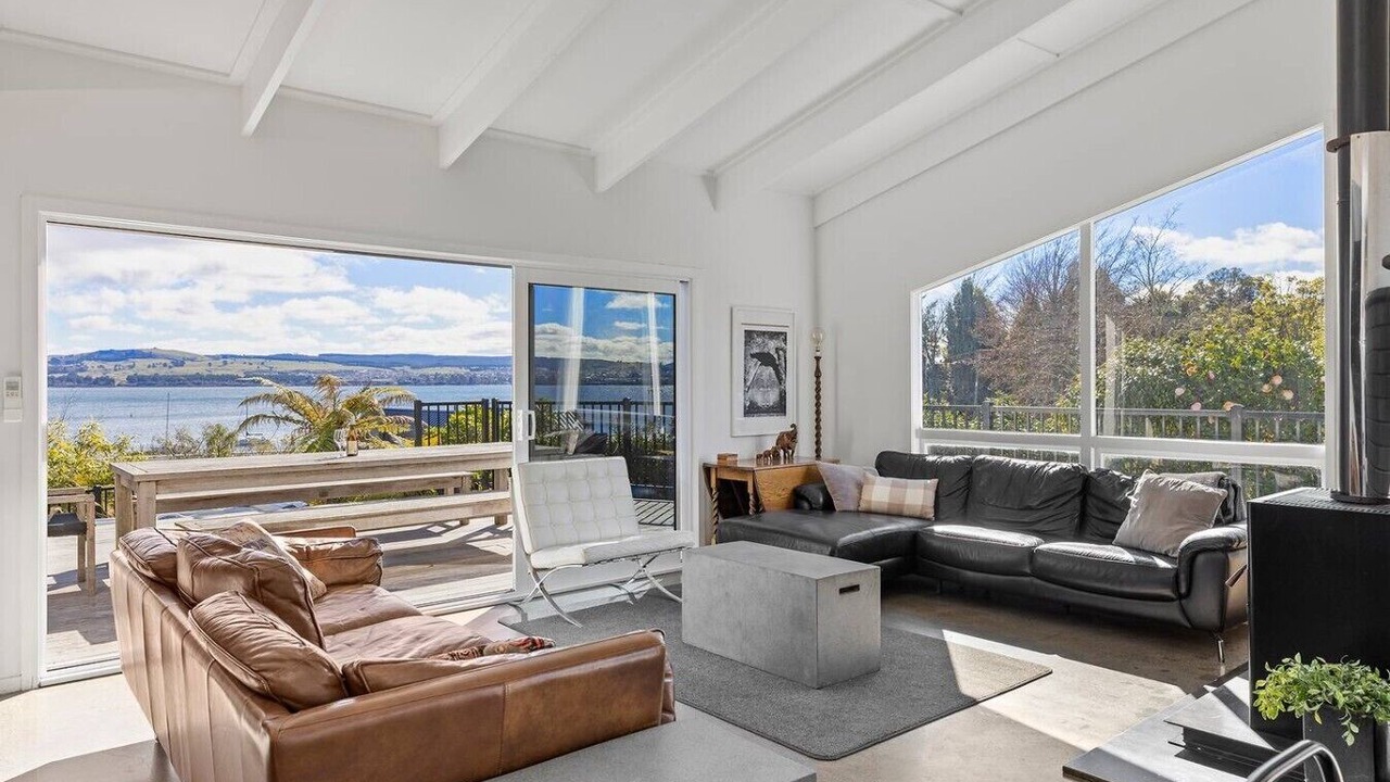 Photo of Livingroom in Two Mile Bay