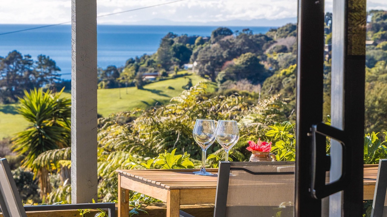 Photo of Livingroom in Onetangi