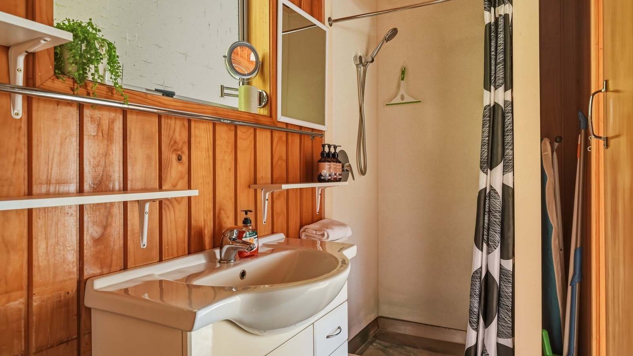 Photo of Bathroom in Rototai
