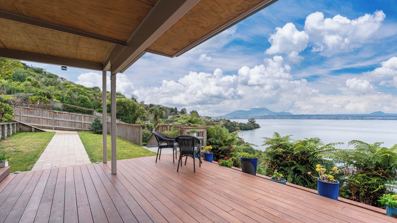 Photo of Patio Balcony in Acacia Bay