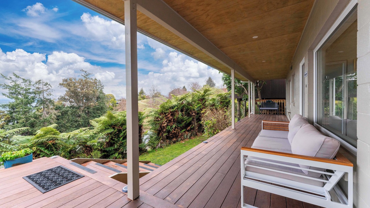 Photo of Patio Balcony in Acacia Bay