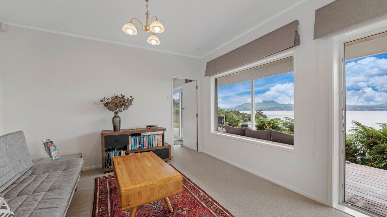 Photo of Livingroom in Acacia Bay