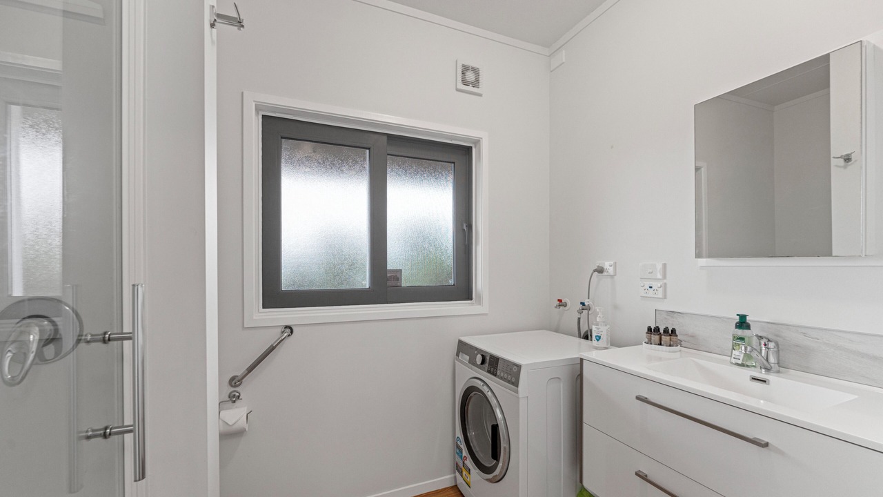 Photo of Bathroom in Acacia Bay