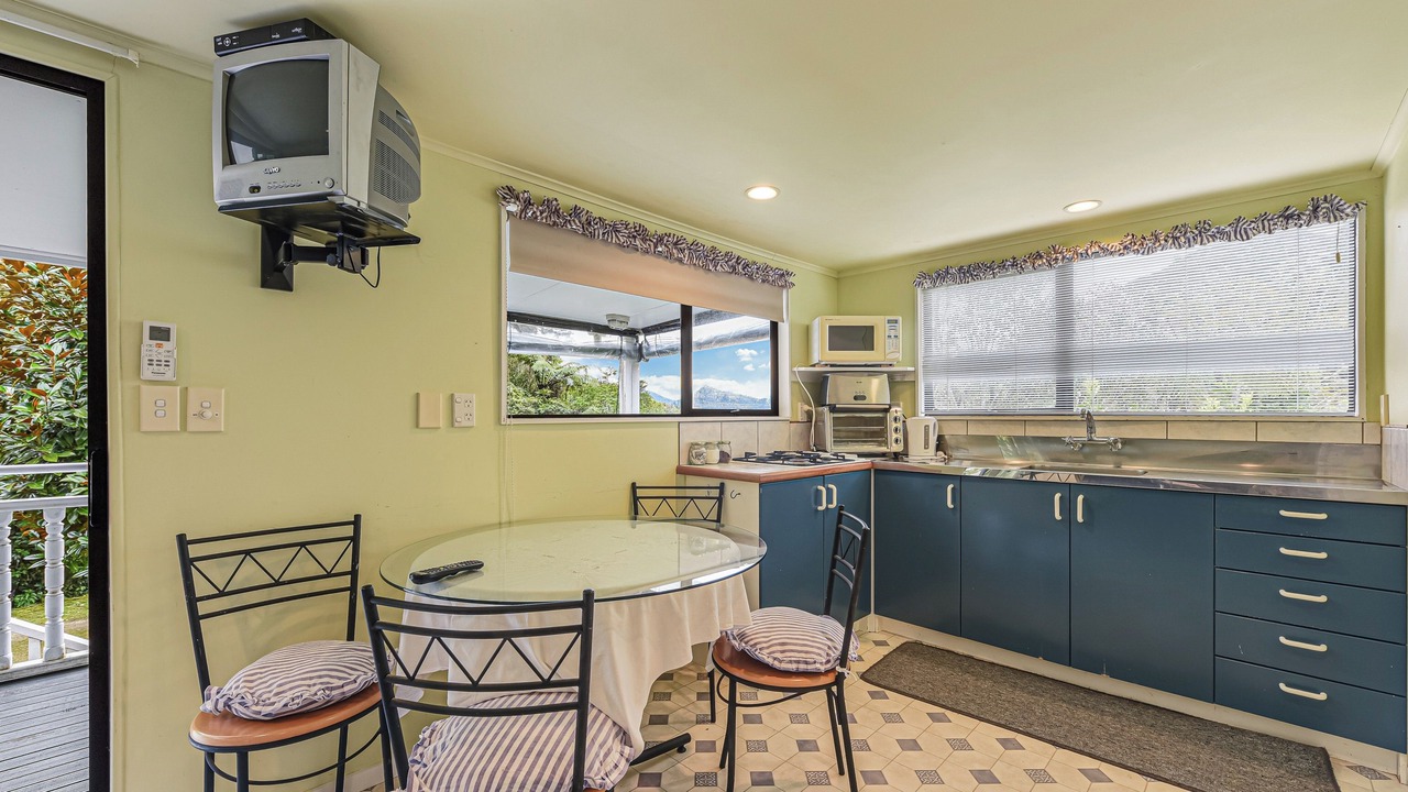 Photo of Kitchen in Moetapu Bay