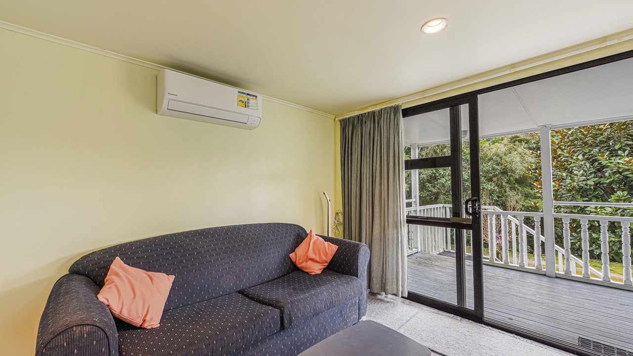 Photo of Livingroom in Moetapu Bay