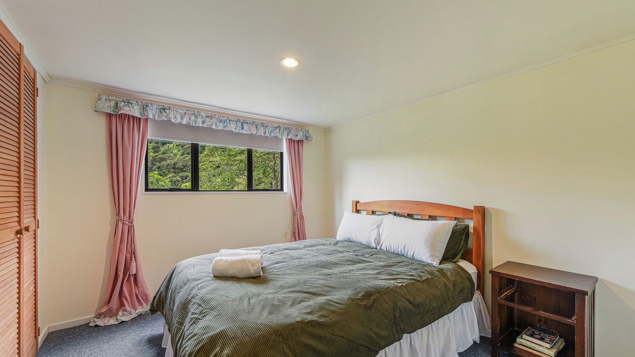 Photo of Bedroom in Moetapu Bay