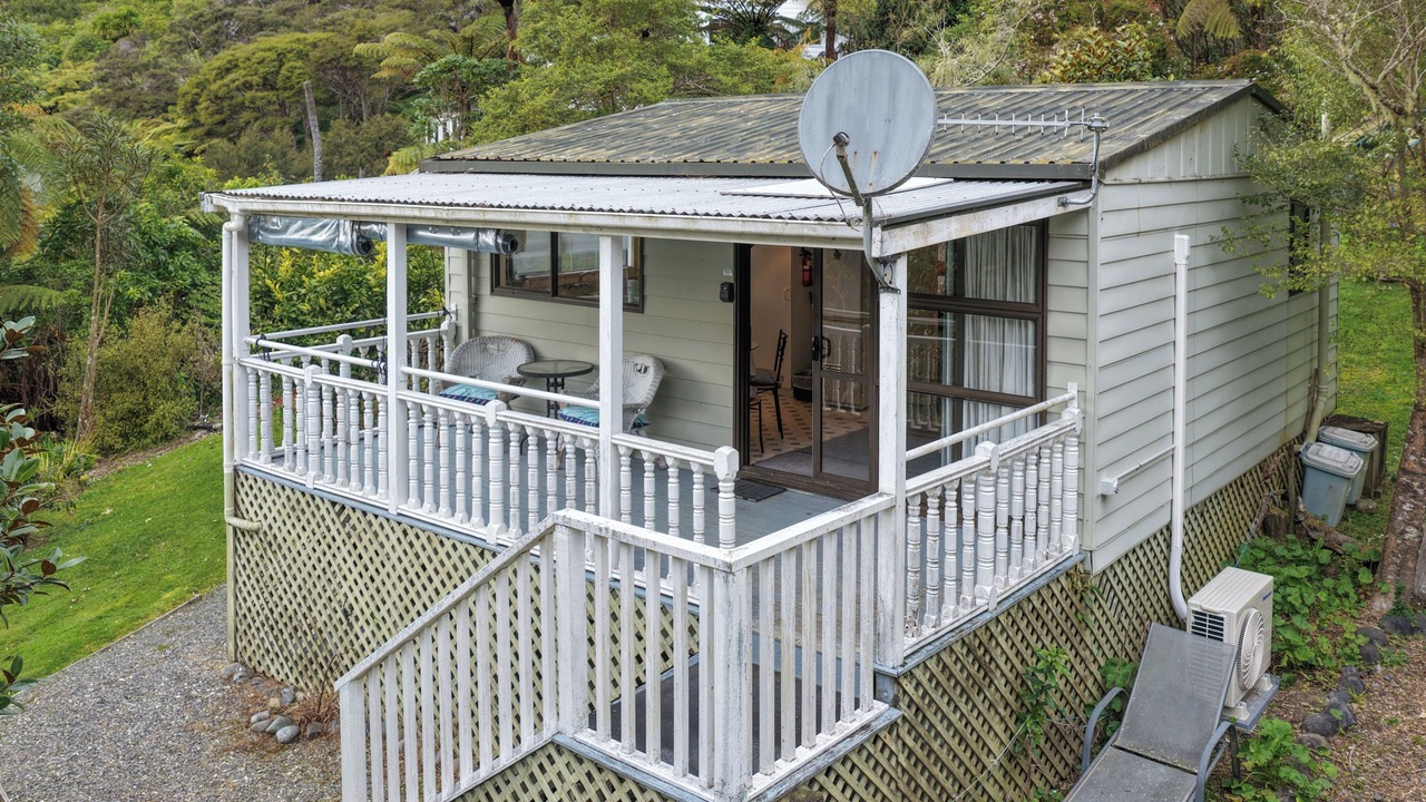 Photo of Patio Balcony in Moetapu Bay