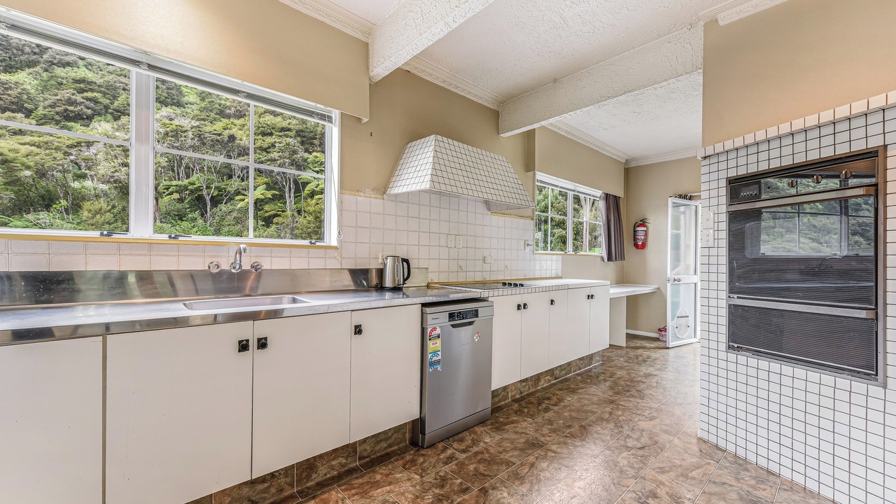 Photo of Kitchen in Moetapu Bay