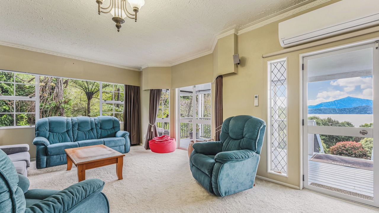 Photo of Livingroom in Moetapu Bay