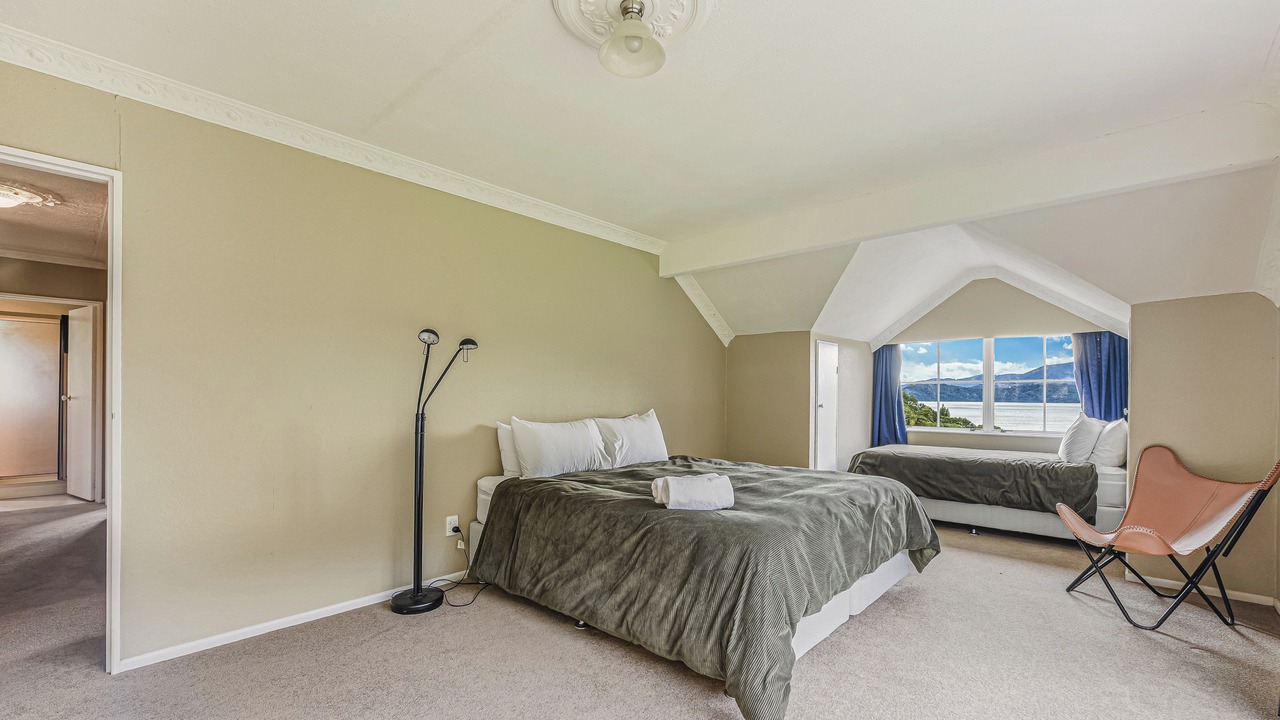 Photo of Bedroom in Moetapu Bay
