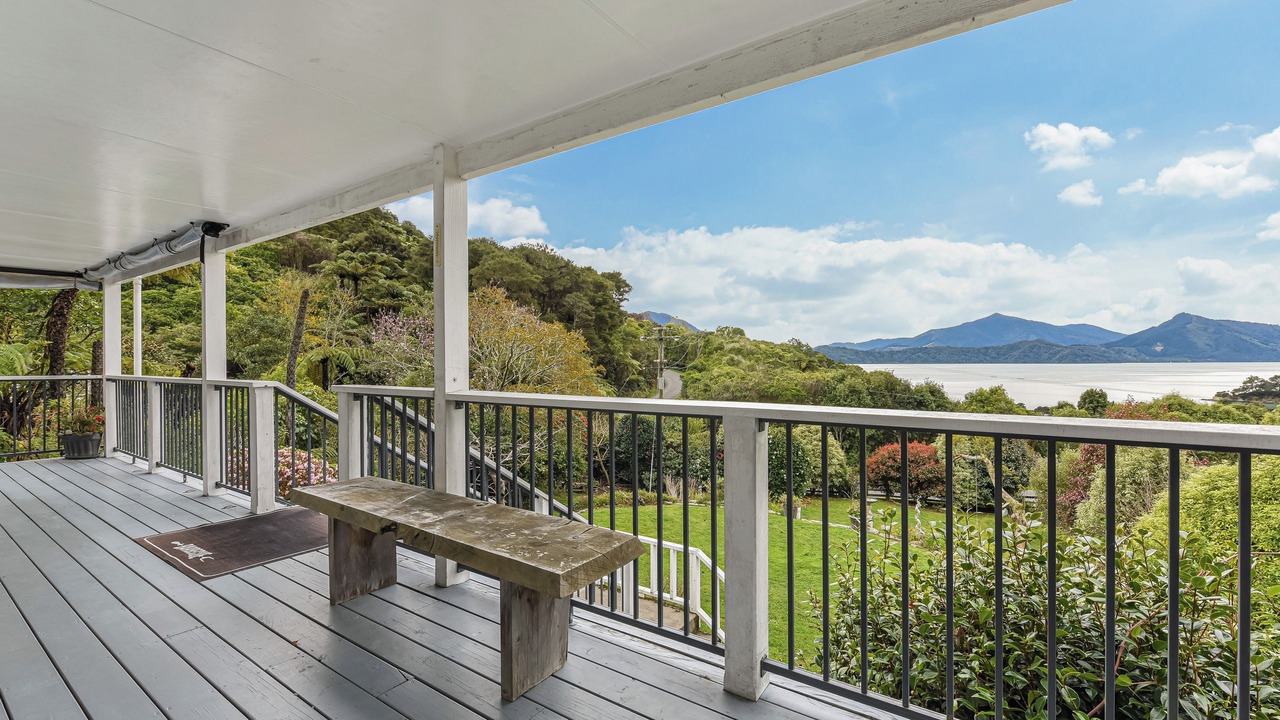Photo of Patio Balcony in Moetapu Bay