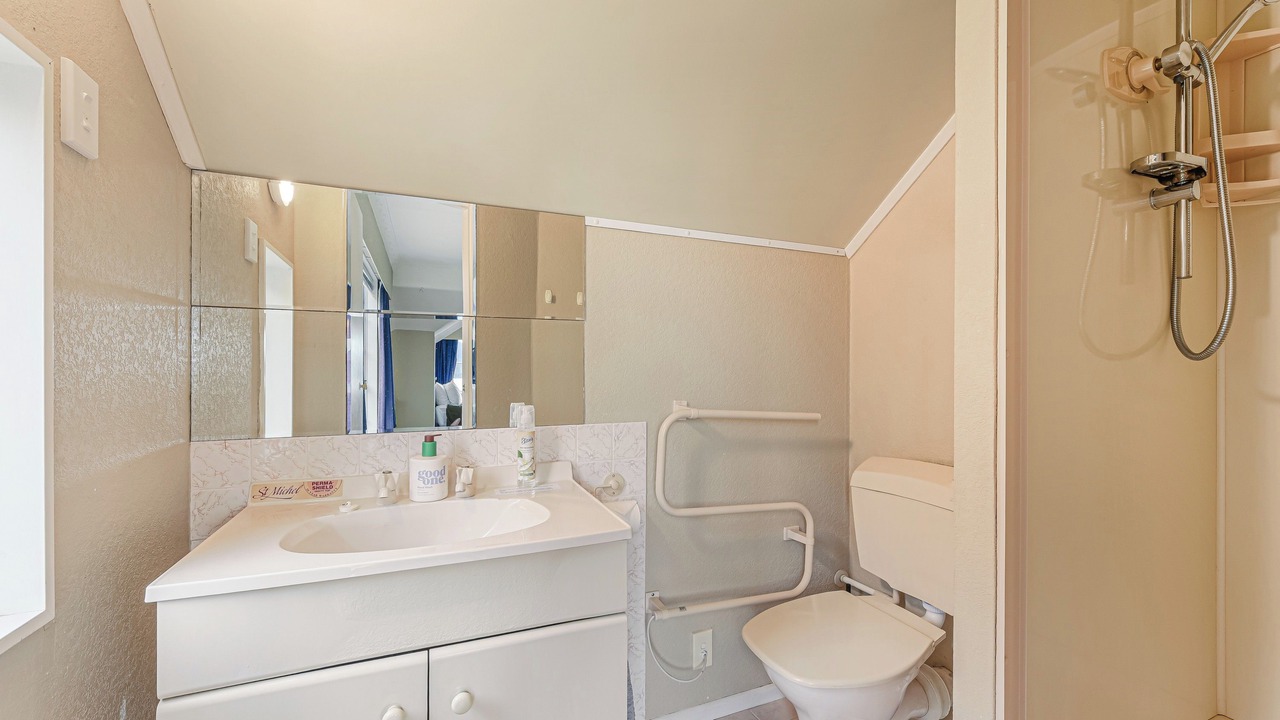 Photo of Bathroom in Moetapu Bay