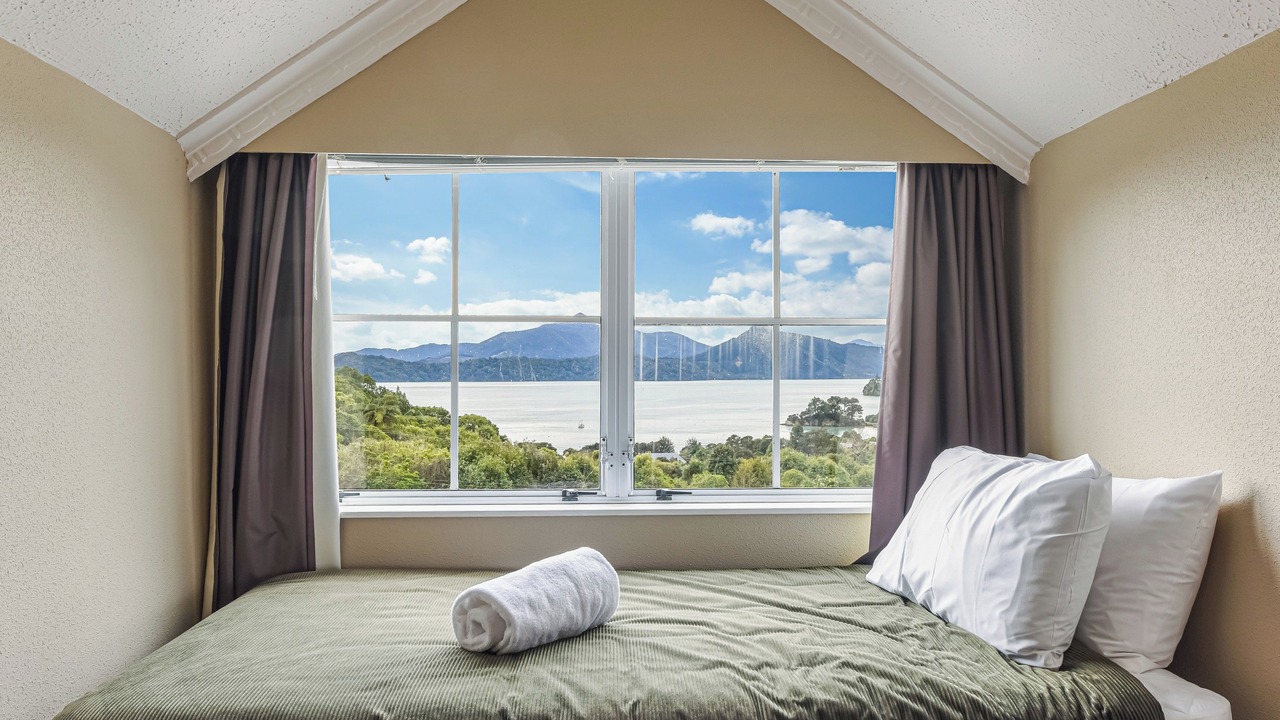 Photo of Bedroom in Moetapu Bay