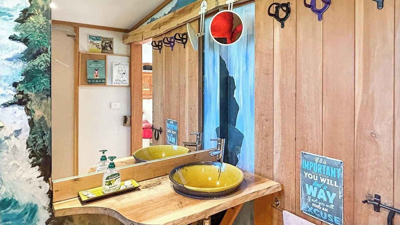 Photo of Bathroom in Patons Rock