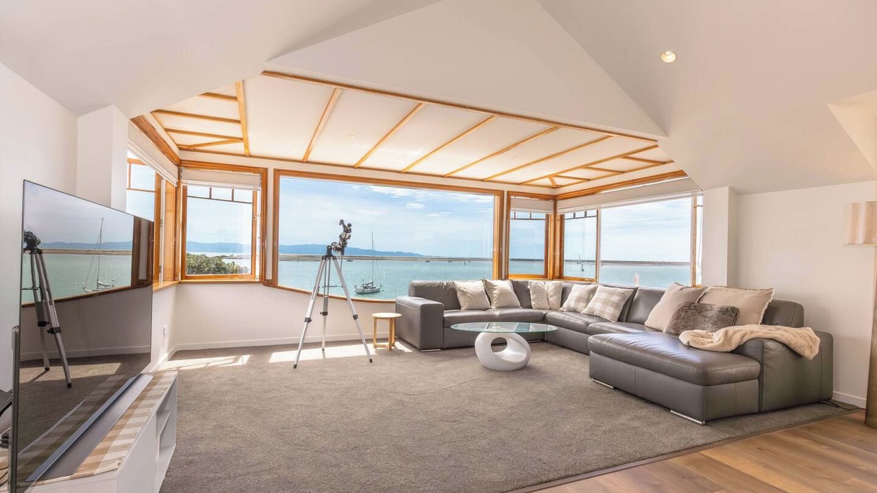 Photo of Livingroom in Stepneyville