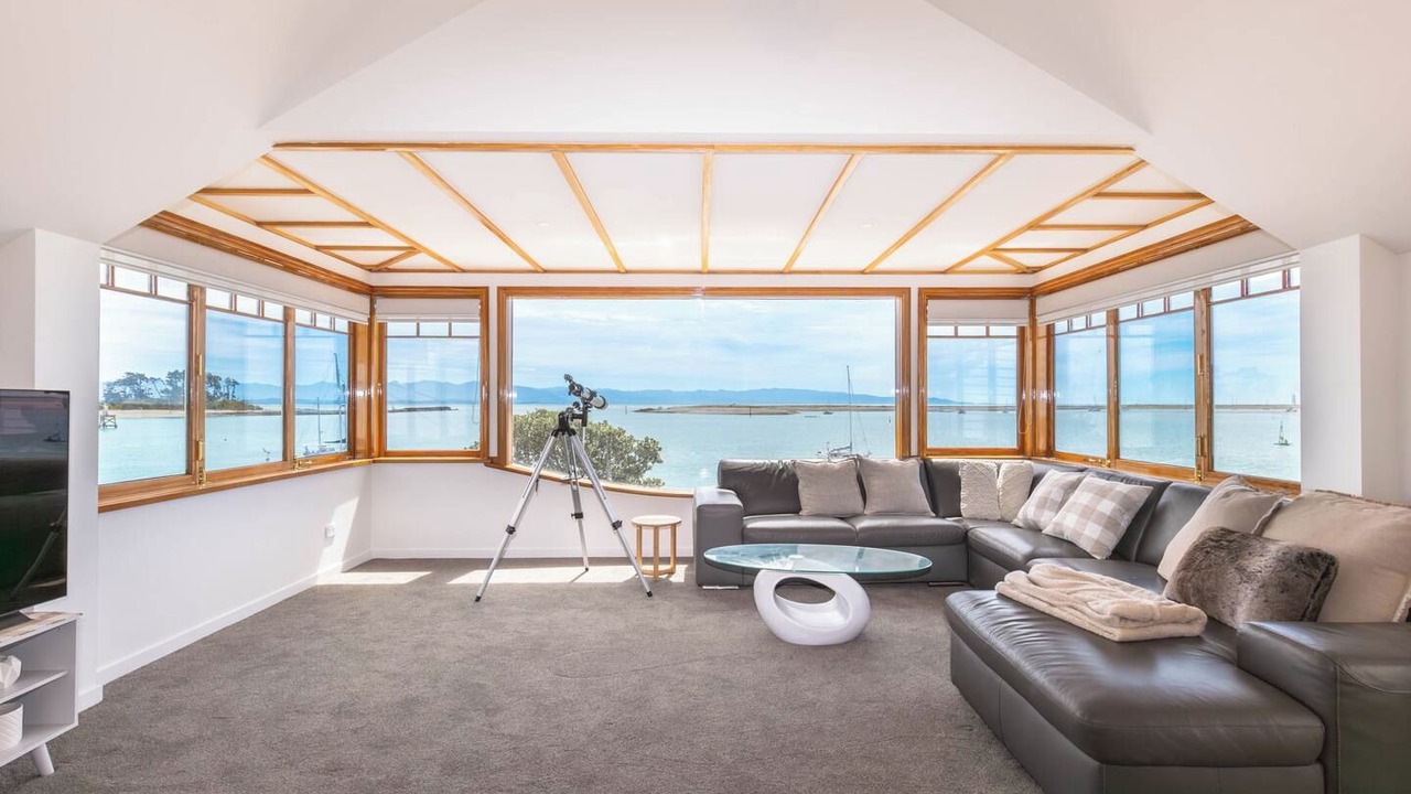 Photo of Livingroom in Stepneyville