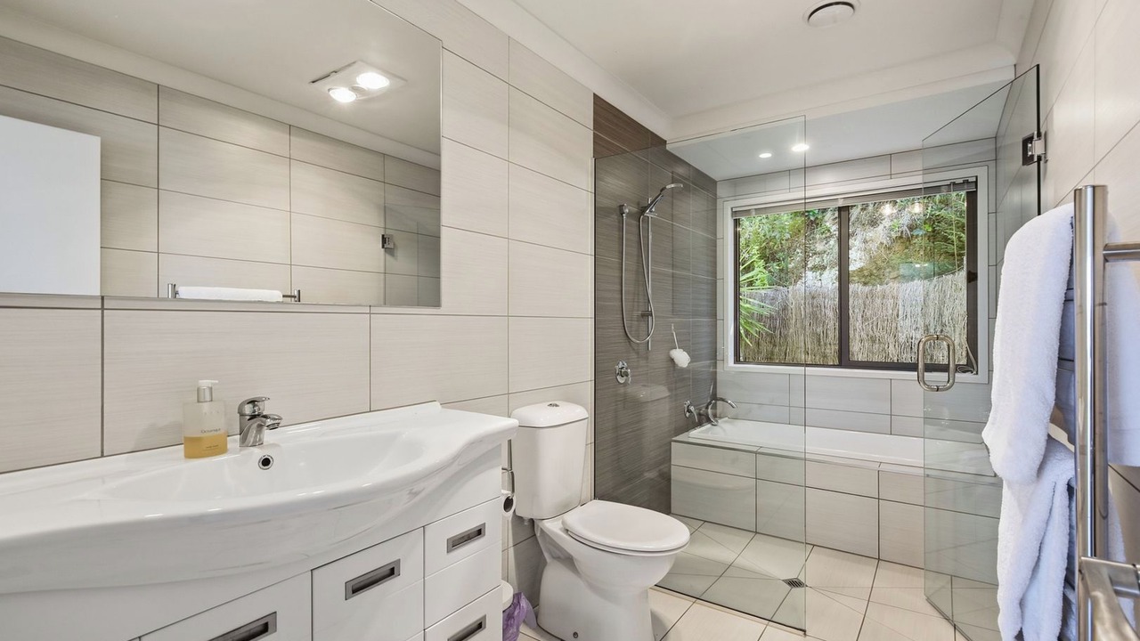 Photo of Bathroom in Ngaio Bay