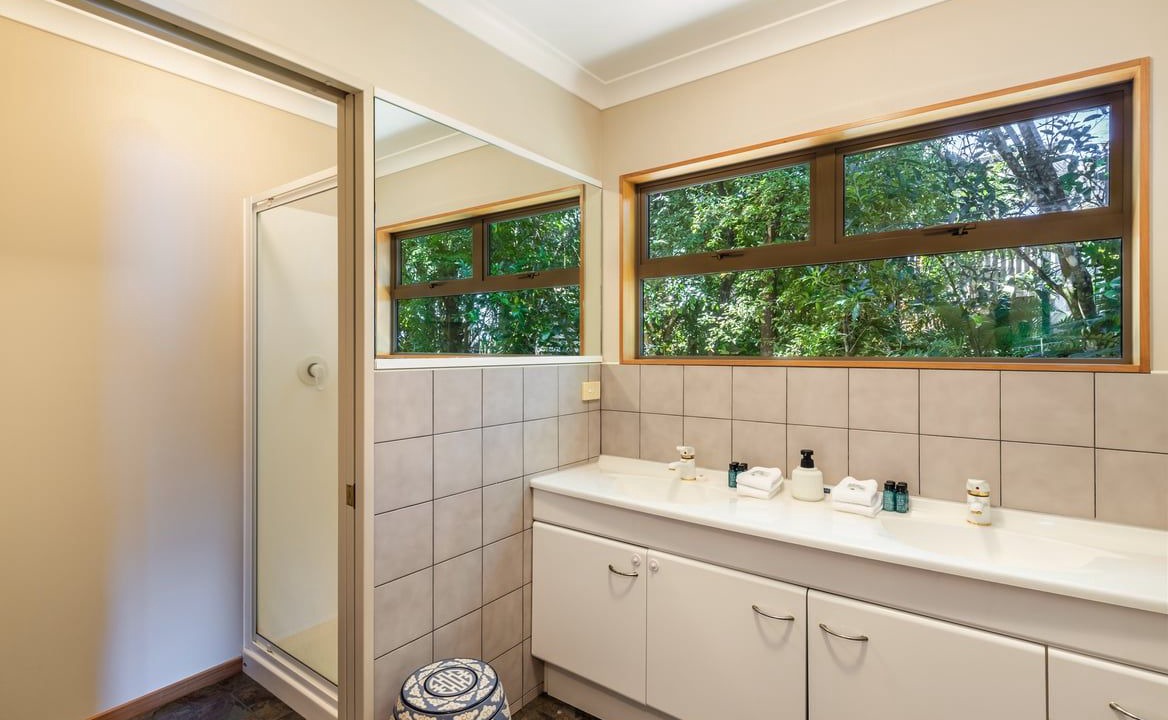 Photo of Bathroom in Acacia Bay
