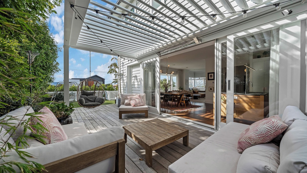 Photo of Outdoor in Narrow Neck